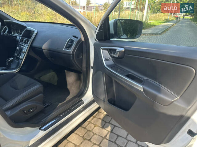 Білий Вольво ХС60, об'ємом двигуна 2 л та пробігом 225 тис. км за 13800 $, фото 12 на Automoto.ua