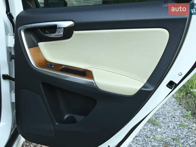 Белый Вольво ХС60, объемом двигателя 1.97 л и пробегом 139 тыс. км за 18600 $, фото 36 на Automoto.ua