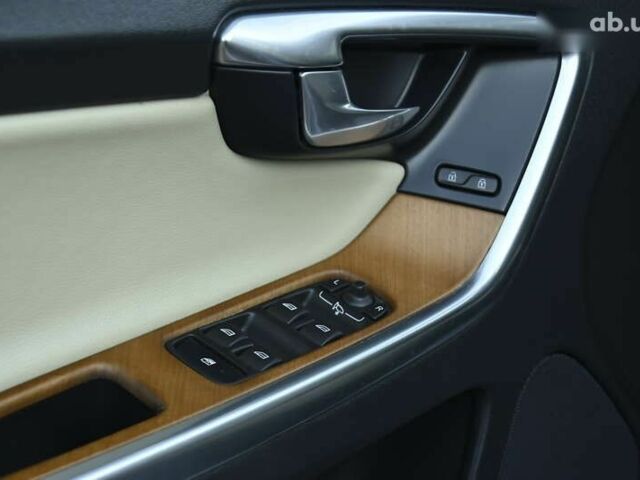 Белый Вольво ХС60, объемом двигателя 2 л и пробегом 139 тыс. км за 18999 $, фото 20 на Automoto.ua