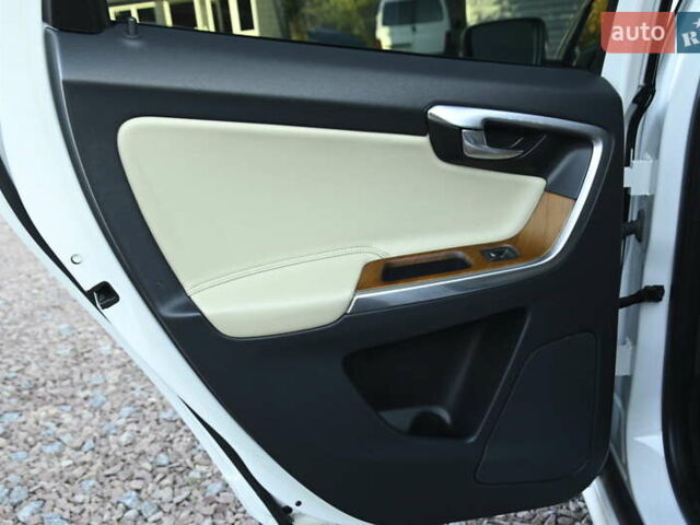 Белый Вольво ХС60, объемом двигателя 1.97 л и пробегом 139 тыс. км за 18600 $, фото 32 на Automoto.ua