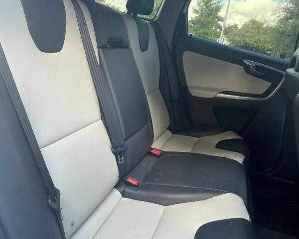 Белый Вольво ХС60, объемом двигателя 2 л и пробегом 74 тыс. км за 4700 $, фото 19 на Automoto.ua