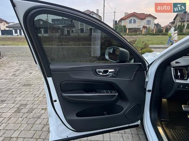 Белый Вольво ХС60, объемом двигателя 2 л и пробегом 330 тыс. км за 25900 $, фото 53 на Automoto.ua