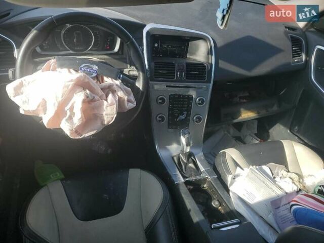 Белый Вольво ХС60, объемом двигателя 2 л и пробегом 102 тыс. км за 3000 $, фото 7 на Automoto.ua