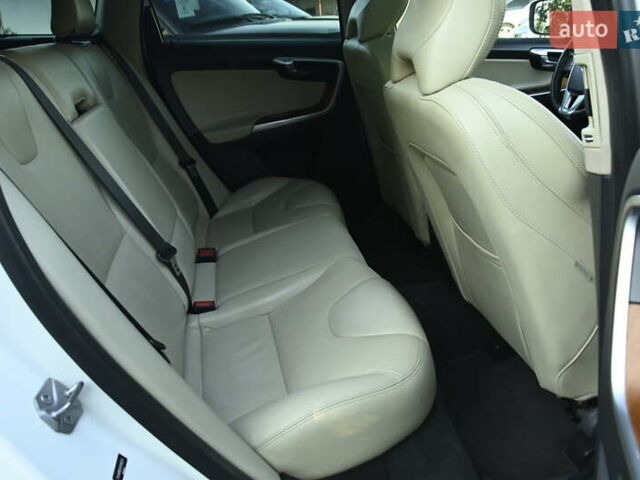 Белый Вольво ХС60, объемом двигателя 1.97 л и пробегом 139 тыс. км за 18600 $, фото 37 на Automoto.ua