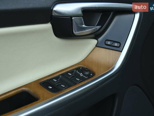 Белый Вольво ХС60, объемом двигателя 1.97 л и пробегом 139 тыс. км за 18600 $, фото 19 на Automoto.ua