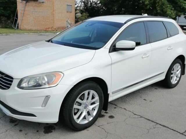 Белый Вольво ХС60, объемом двигателя 2 л и пробегом 395 тыс. км за 13500 $, фото 1 на Automoto.ua