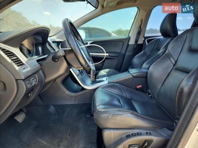 Белый Вольво ХС60, объемом двигателя 2 л и пробегом 198 тыс. км за 9500 $, фото 7 на Automoto.ua