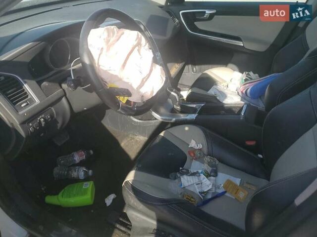 Белый Вольво ХС60, объемом двигателя 2 л и пробегом 102 тыс. км за 3000 $, фото 6 на Automoto.ua