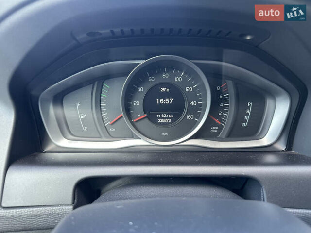 Білий Вольво ХС60, об'ємом двигуна 2 л та пробігом 225 тис. км за 13800 $, фото 16 на Automoto.ua