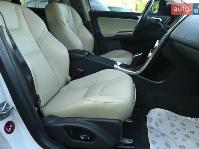 Белый Вольво ХС60, объемом двигателя 1.97 л и пробегом 139 тыс. км за 18600 $, фото 40 на Automoto.ua