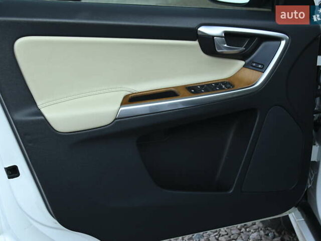 Белый Вольво ХС60, объемом двигателя 1.97 л и пробегом 139 тыс. км за 18600 $, фото 18 на Automoto.ua