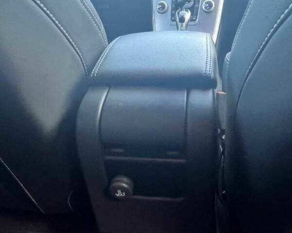 Белый Вольво ХС60, объемом двигателя 2 л и пробегом 74 тыс. км за 4700 $, фото 17 на Automoto.ua