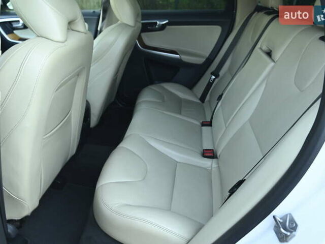 Белый Вольво ХС60, объемом двигателя 1.97 л и пробегом 139 тыс. км за 18600 $, фото 33 на Automoto.ua