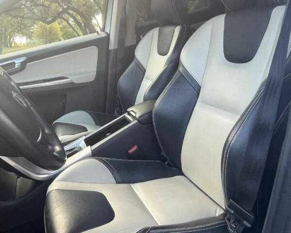 Белый Вольво ХС60, объемом двигателя 2 л и пробегом 74 тыс. км за 4700 $, фото 7 на Automoto.ua