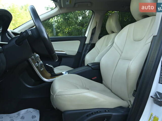 Белый Вольво ХС60, объемом двигателя 1.97 л и пробегом 139 тыс. км за 18600 $, фото 23 на Automoto.ua