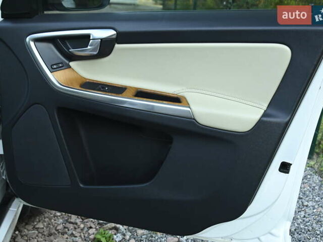 Белый Вольво ХС60, объемом двигателя 1.97 л и пробегом 139 тыс. км за 18600 $, фото 39 на Automoto.ua