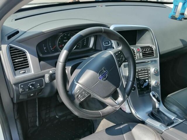 Белый Вольво ХС60, объемом двигателя 2 л и пробегом 395 тыс. км за 13500 $, фото 5 на Automoto.ua