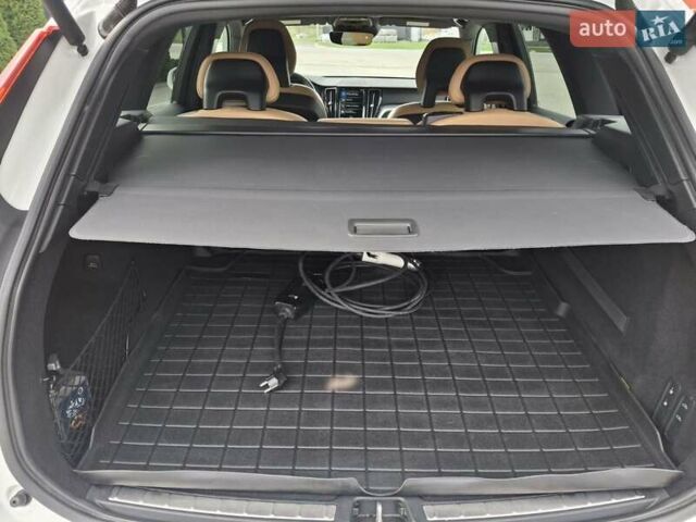 Белый Вольво ХС60, объемом двигателя 1.97 л и пробегом 133 тыс. км за 32000 $, фото 20 на Automoto.ua