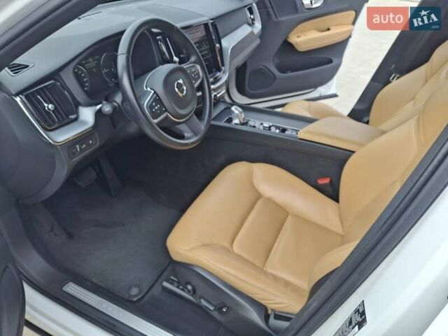 Белый Вольво ХС60, объемом двигателя 1.97 л и пробегом 133 тыс. км за 32000 $, фото 13 на Automoto.ua