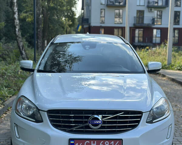 Білий Вольво ХС60, об'ємом двигуна 2 л та пробігом 225 тис. км за 13800 $, фото 6 на Automoto.ua