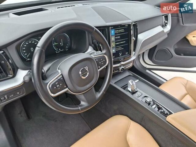 Белый Вольво ХС60, объемом двигателя 1.97 л и пробегом 133 тыс. км за 32000 $, фото 22 на Automoto.ua
