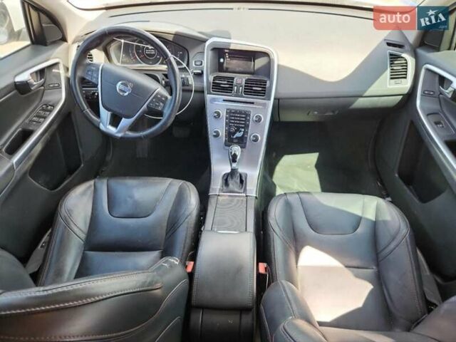 Белый Вольво ХС60, объемом двигателя 2 л и пробегом 198 тыс. км за 9500 $, фото 6 на Automoto.ua