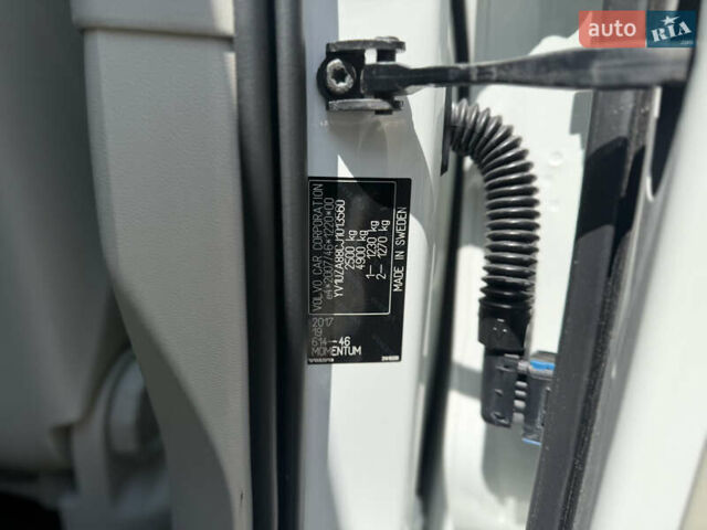 Белый Вольво ХС60, объемом двигателя 1.97 л и пробегом 98 тыс. км за 31999 $, фото 31 на Automoto.ua