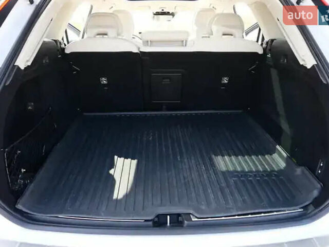 Белый Вольво ХС60, объемом двигателя 1.97 л и пробегом 98 тыс. км за 32900 $, фото 5 на Automoto.ua