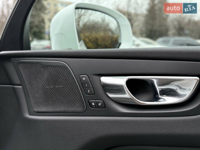 Белый Вольво ХС60, объемом двигателя 1.97 л и пробегом 63 тыс. км за 36800 $, фото 48 на Automoto.ua