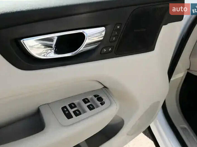 Белый Вольво ХС60, объемом двигателя 1.97 л и пробегом 98 тыс. км за 32900 $, фото 8 на Automoto.ua