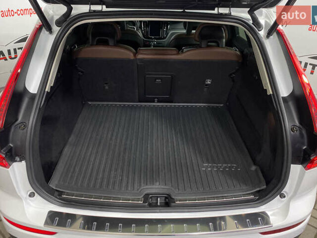 Белый Вольво ХС60, объемом двигателя 1.97 л и пробегом 130 тыс. км за 25950 $, фото 4 на Automoto.ua