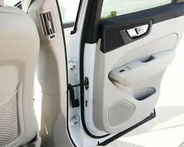 Белый Вольво ХС60, объемом двигателя 1.97 л и пробегом 98 тыс. км за 32900 $, фото 13 на Automoto.ua