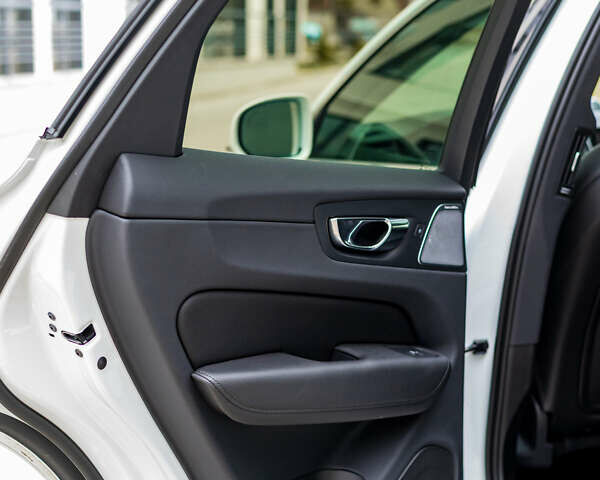 Білий Вольво ХС60, об'ємом двигуна 2 л та пробігом 101 тис. км за 36700 $, фото 24 на Automoto.ua