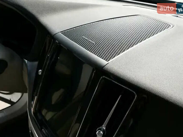 Белый Вольво ХС60, объемом двигателя 1.97 л и пробегом 98 тыс. км за 32900 $, фото 14 на Automoto.ua