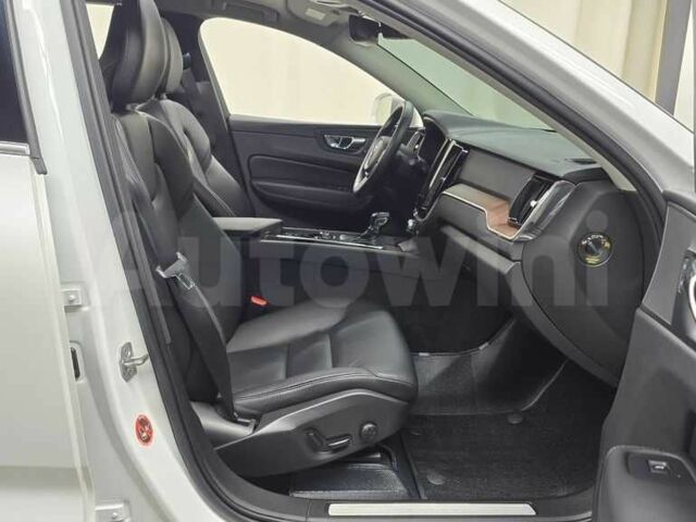 Вольво ХС60 2018 у Дніпро (Дніпропетровську) на Automoto.ua Білий Вольво ХС60, об'ємом двигуна 2 л та пробігом 108 тис. км за 29000 $, фото 11 на Automoto.ua