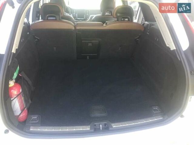 Вольво ХС60 2018 в Житомире на Automoto.ua Белый Вольво ХС60, объемом двигателя 2 л и пробегом 168 тыс. км за 31500 $, фото 8 на Automoto.ua