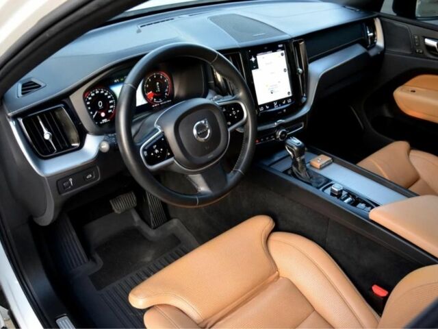 Вольво ХС60 2018 в Киеве на Automoto.ua Белый Вольво ХС60, объемом двигателя 2 л и пробегом 95 тыс. км за 21200 $, фото 8 на Automoto.ua
