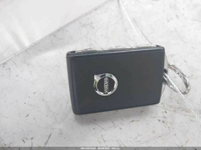 Белый Вольво ХС60, объемом двигателя 2 л и пробегом 72 тыс. км за 7000 $, фото 10 на Automoto.ua