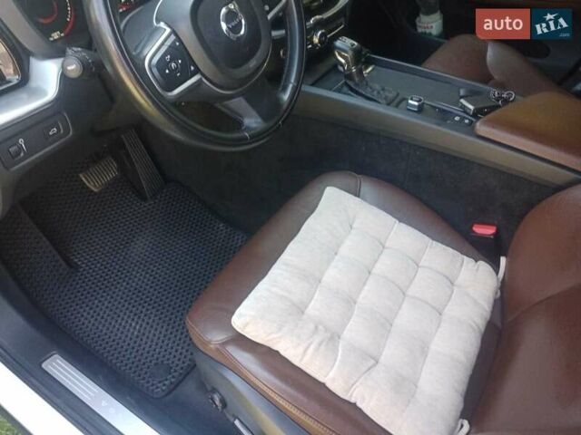 Вольво ХС60 2018 в Житомире на Automoto.ua Белый Вольво ХС60, объемом двигателя 2 л и пробегом 168 тыс. км за 31500 $, фото 15 на Automoto.ua