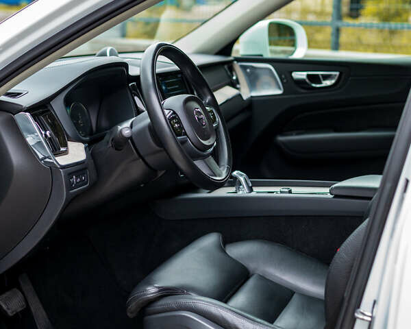 Білий Вольво ХС60, об'ємом двигуна 2 л та пробігом 101 тис. км за 36700 $, фото 20 на Automoto.ua