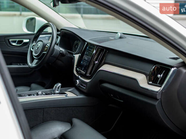 Білий Вольво ХС60, об'ємом двигуна 2 л та пробігом 101 тис. км за 36700 $, фото 30 на Automoto.ua