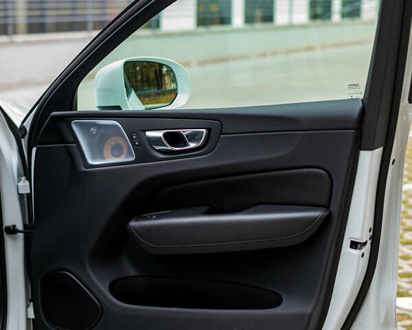 Білий Вольво ХС60, об'ємом двигуна 2 л та пробігом 101 тис. км за 36700 $, фото 28 на Automoto.ua