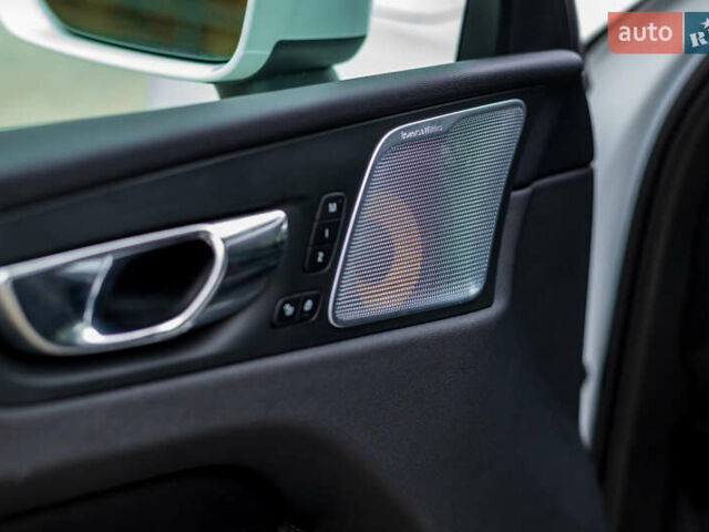 Білий Вольво ХС60, об'ємом двигуна 2 л та пробігом 101 тис. км за 36700 $, фото 18 на Automoto.ua