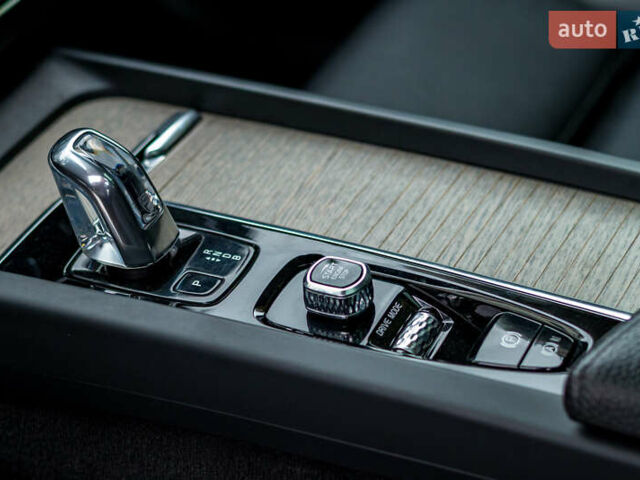 Білий Вольво ХС60, об'ємом двигуна 2 л та пробігом 101 тис. км за 36700 $, фото 21 на Automoto.ua