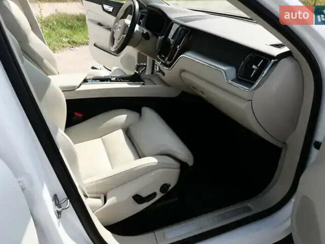 Белый Вольво ХС60, объемом двигателя 1.97 л и пробегом 98 тыс. км за 32900 $, фото 3 на Automoto.ua