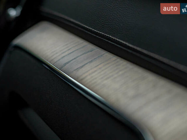 Білий Вольво ХС60, об'ємом двигуна 2 л та пробігом 101 тис. км за 36700 $, фото 32 на Automoto.ua