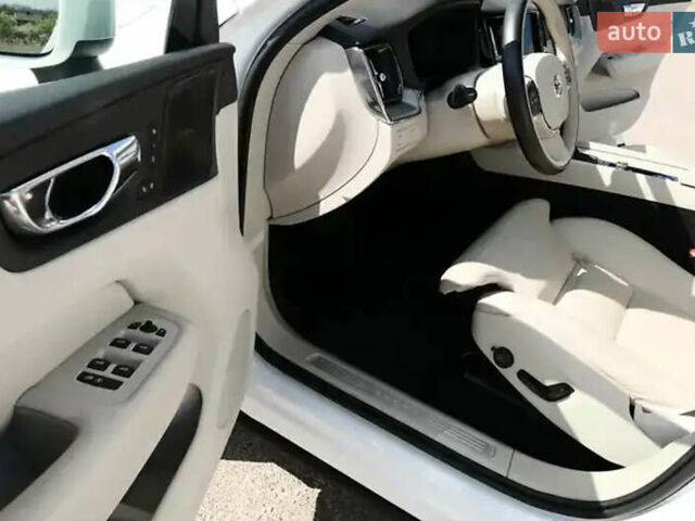 Белый Вольво ХС60, объемом двигателя 1.97 л и пробегом 98 тыс. км за 32900 $, фото 9 на Automoto.ua