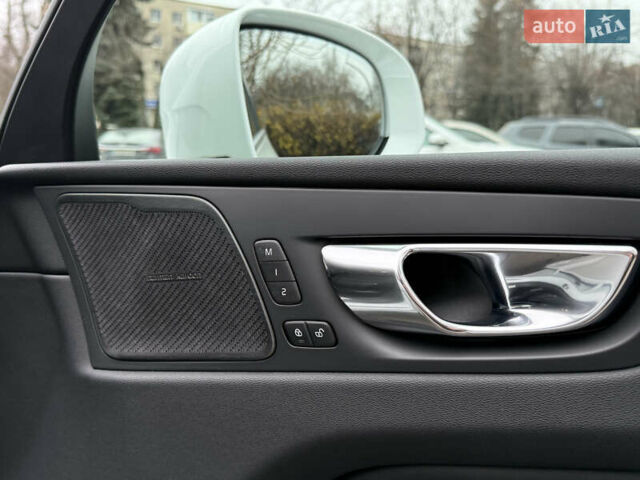 Белый Вольво ХС60, объемом двигателя 1.97 л и пробегом 63 тыс. км за 36800 $, фото 15 на Automoto.ua