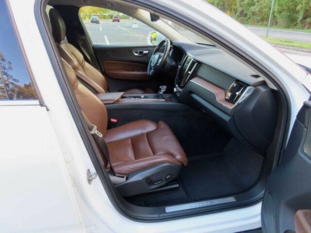 Белый Вольво ХС60, объемом двигателя 2 л и пробегом 48 тыс. км за 14700 $, фото 7 на Automoto.ua