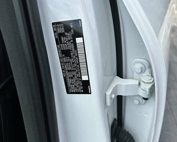 Белый Вольво ХС60, объемом двигателя 2 л и пробегом 113 тыс. км за 35000 $, фото 82 на Automoto.ua